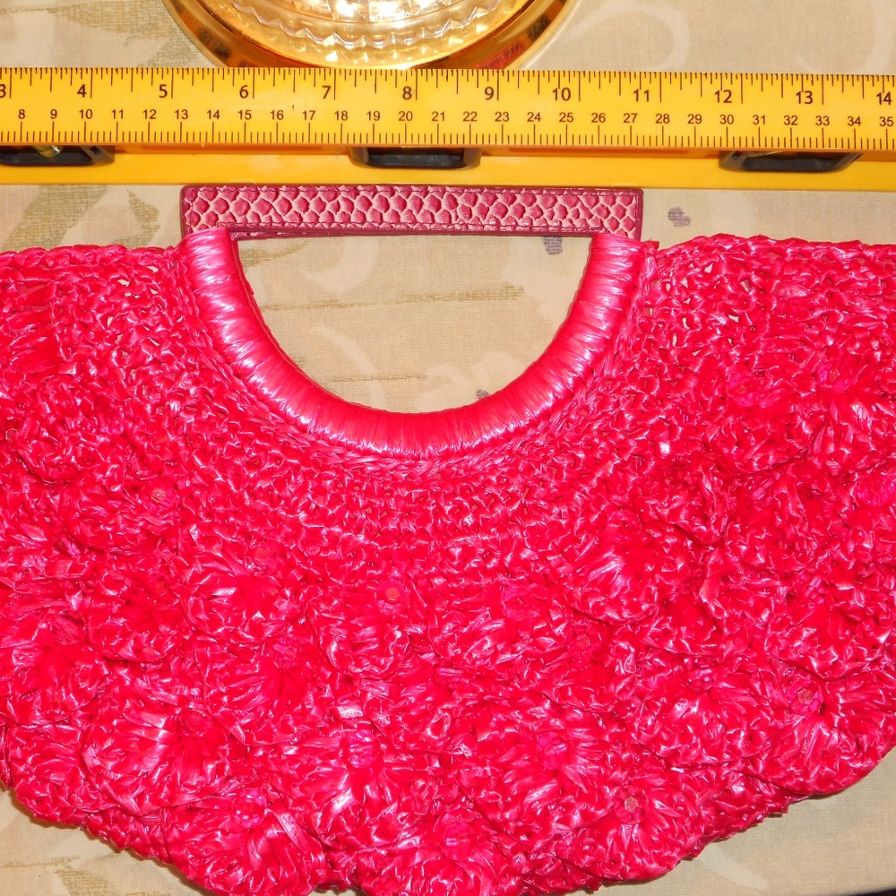 Pink wicker purse / Med